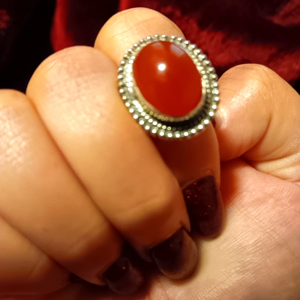 Oval cabochon carnelian ring